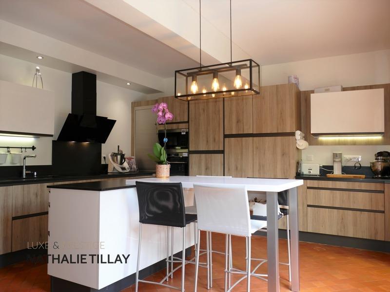 Maison - 243 m² - 7 pièces