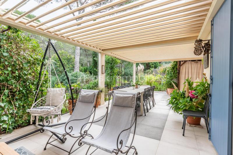 Maison - 250 m² - 10 pièces