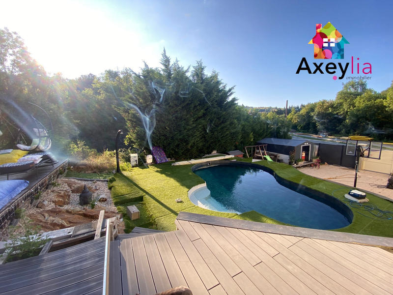 Maison - 249 m² - 7 pièces