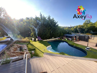 Maison - 249 m² - 7 pièces