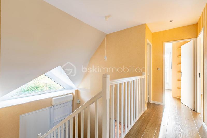 Maison - 243 m² - 8 pièces