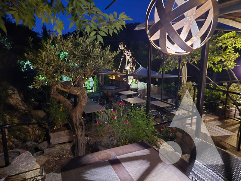 Maison - 210 m² - 6 pièces