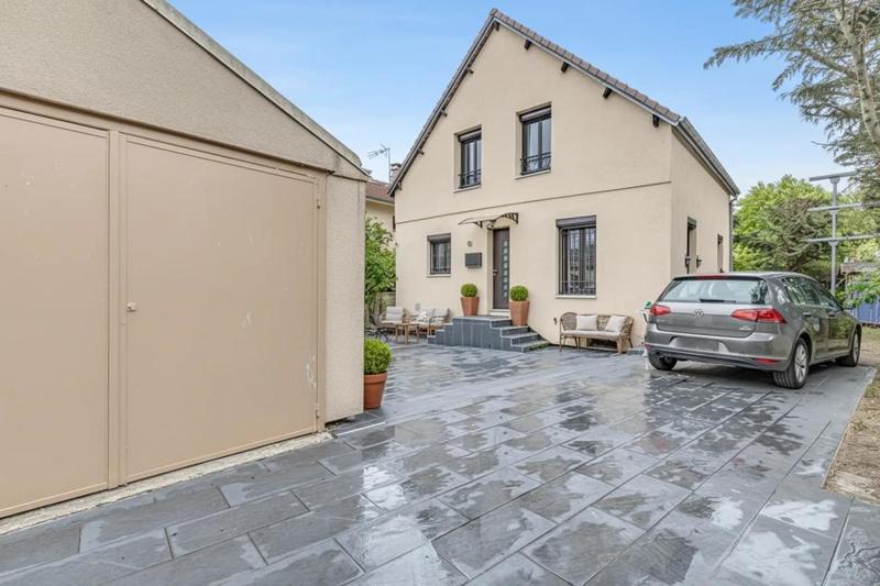 Maison - 90 m² - 5 pièces