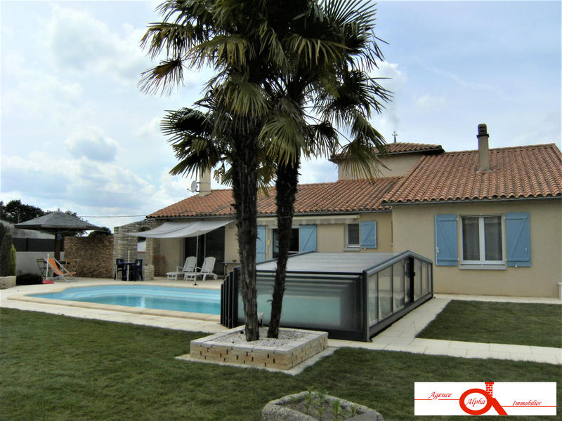 Maison traditionnelle - 169 m² - 6 pièces