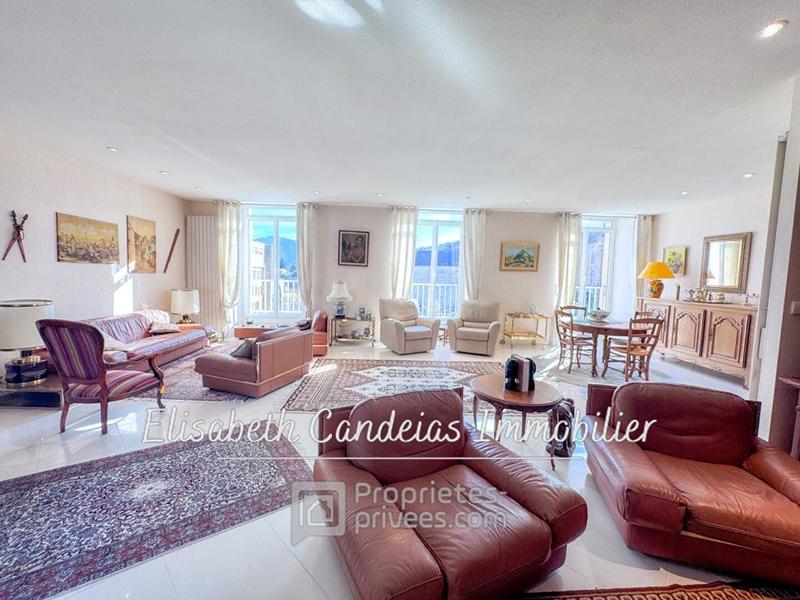 Appartement - 240 m² - 6 pièces