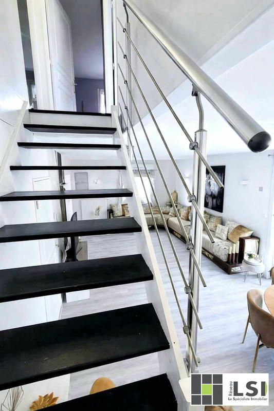 Maison - 122 m² - 9 pièces