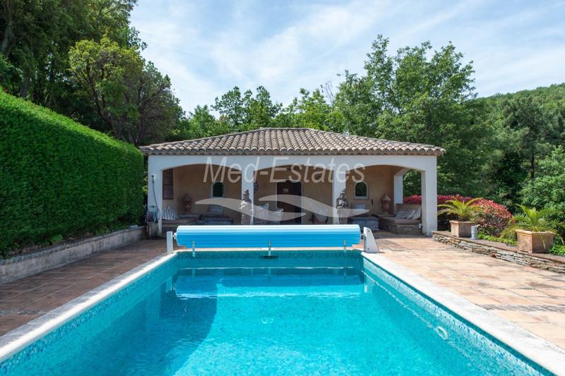 Villa - 242 m² - 8 pièces
