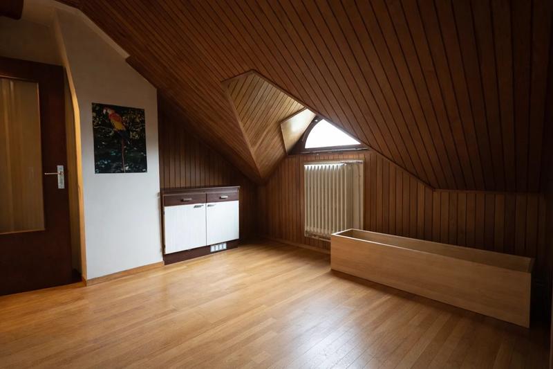 Maison - 230 m² - 8 pièces