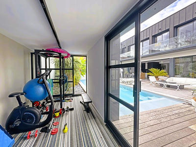 Maison - 260 m² - 5 pièces