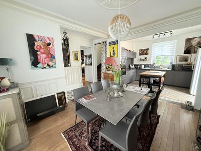 Maison - 180 m² - 7 pièces