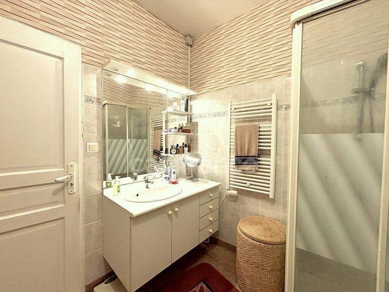 Maison - 218 m² - 5 pièces