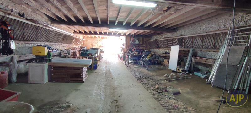 Maison - 236 m² - 7 pièces