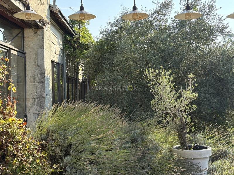 Maison - 375 m² - 7 pièces