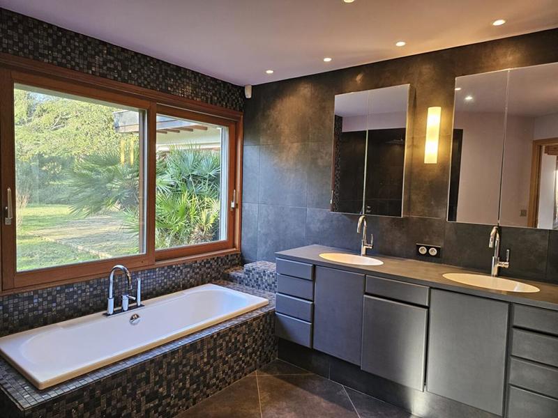 Villa - 225 m² - 6 pièces