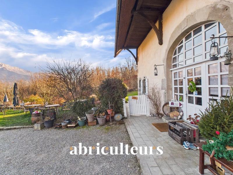 Maison - 433 m² - 16 pièces