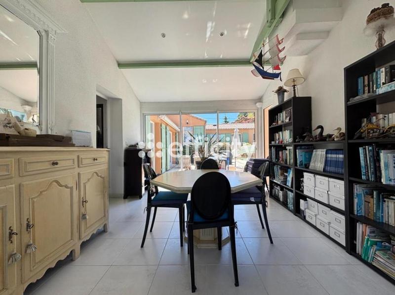 Maison - 220 m² - 6 pièces