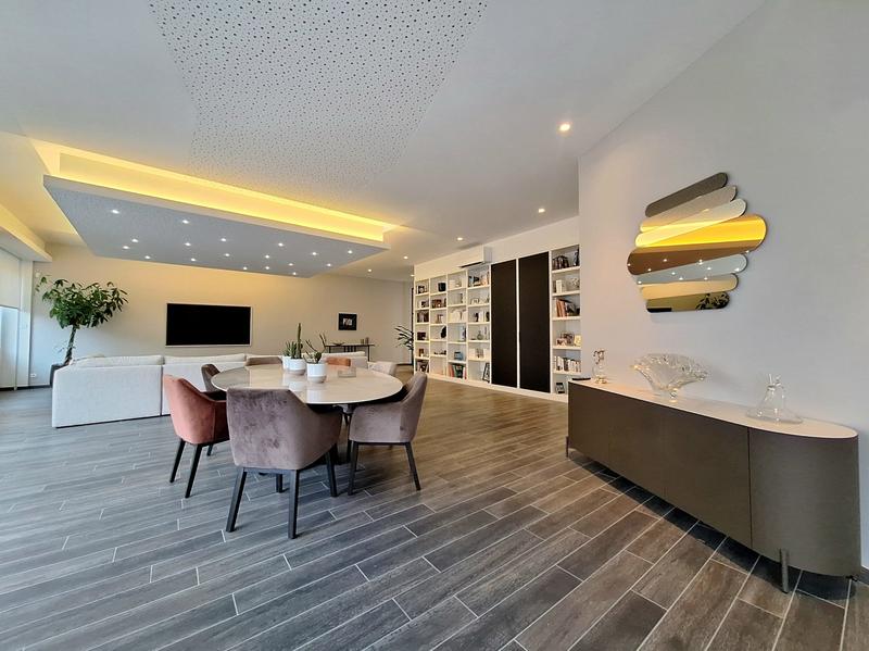 Appartement - 268 m² - 7 pièces