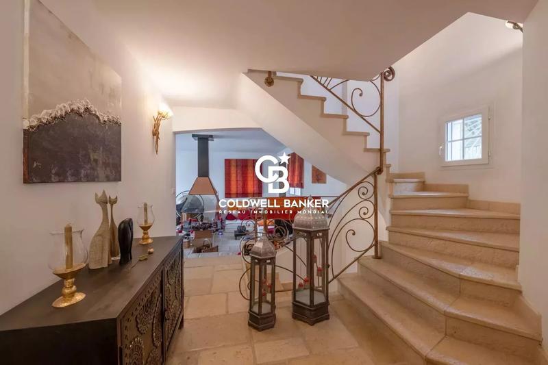 Maison - 312 m² - 6 pièces