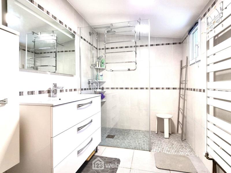 Maison - 99 m² - 4 pièces