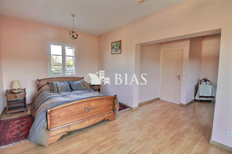 Maison - 239 m² - 7 pièces