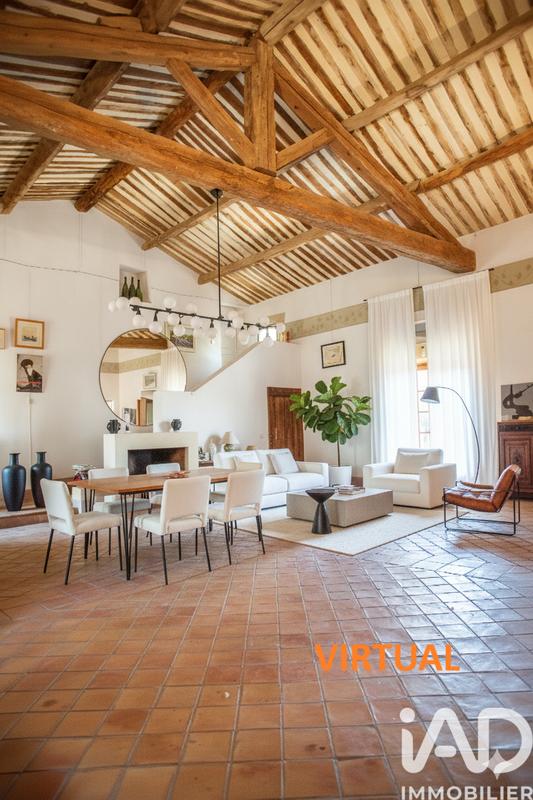 Maison - 693 m² - 10 pièces