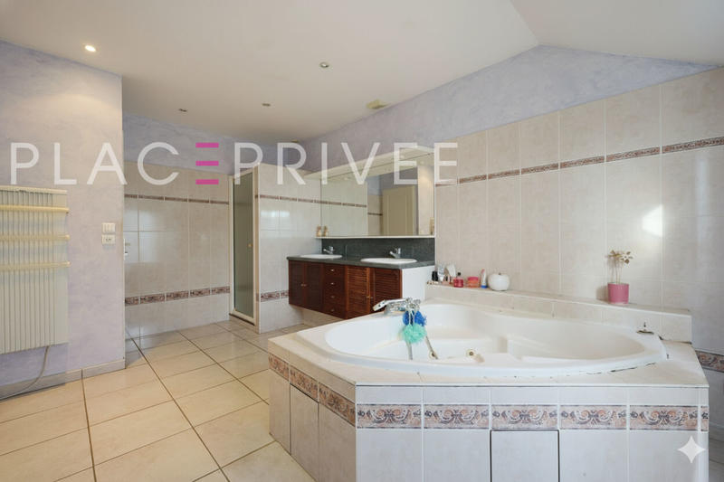 Maison - 137 m² - 5 pièces