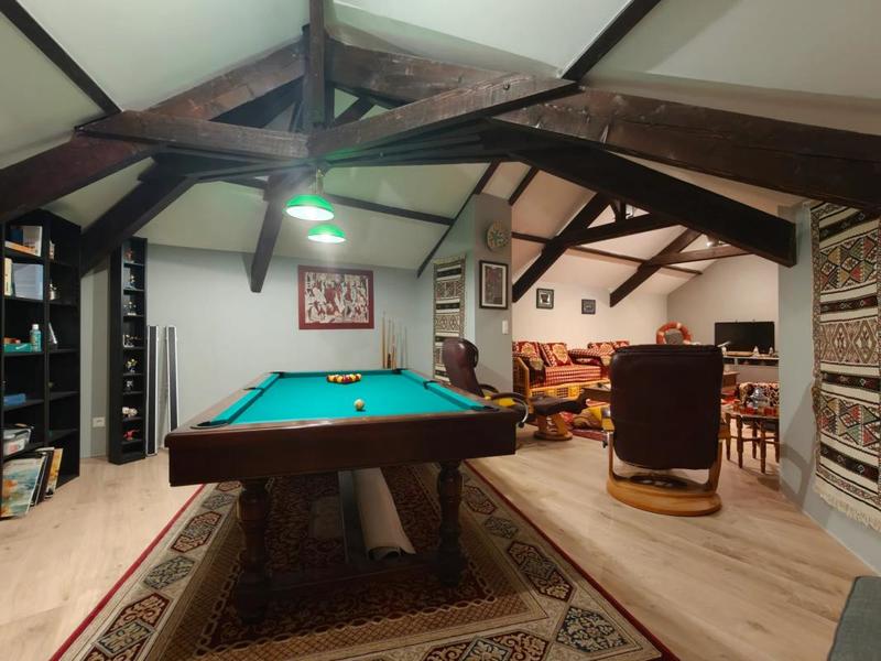 Maison - 218 m² - 6 pièces