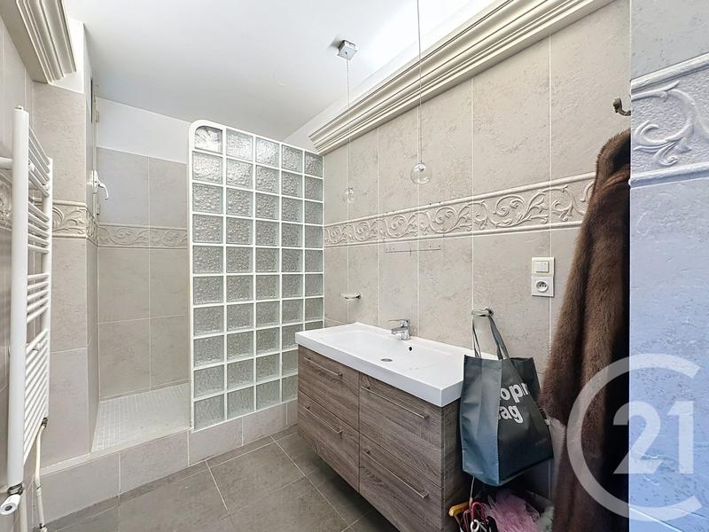 Appartement - 182 m² - 7 pièces