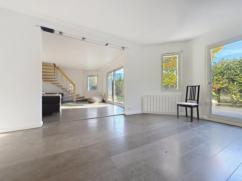 Maison - 180 m² - 8 pièces