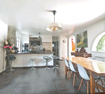 Villa - 145 m² - 6 pièces