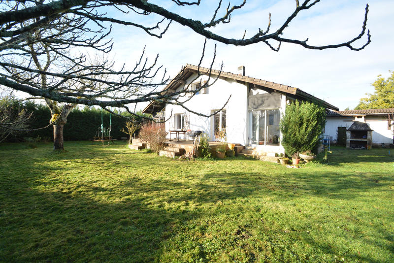 Maison - 198 m² - 7 pièces