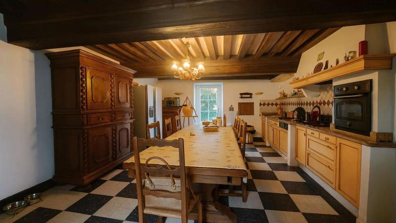 Maison - 300 m² - 10 pièces