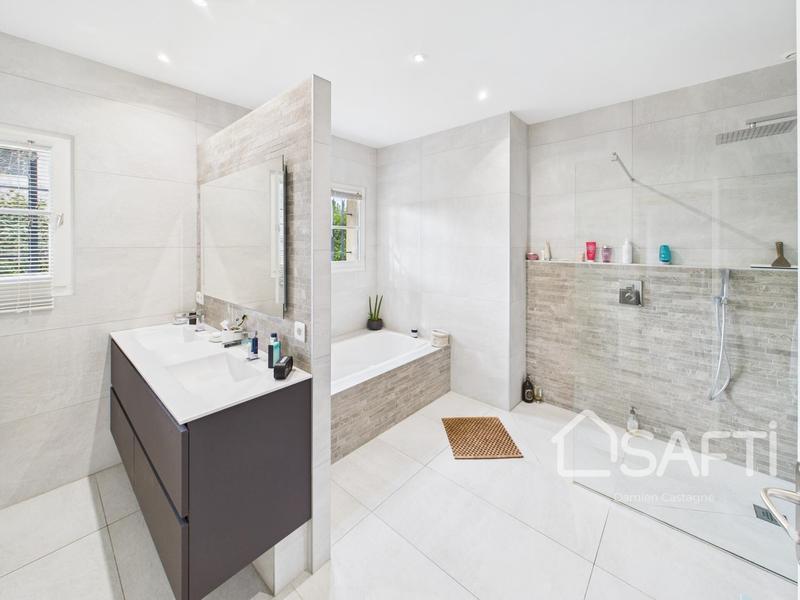 Villa - 245 m² - 7 pièces