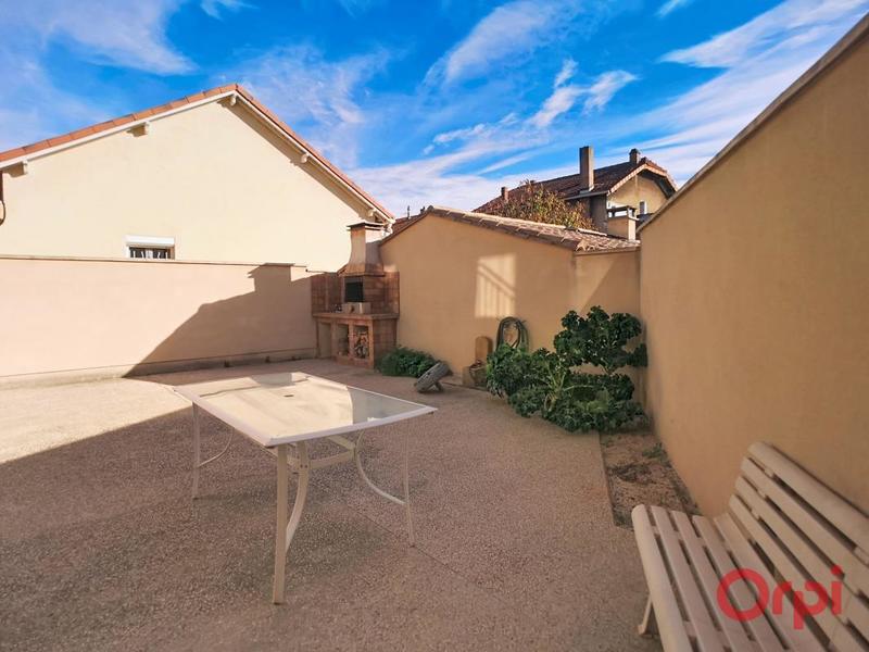 Maison - 200 m² - 8 pièces