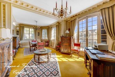 Maison - 304 m² - 10 pièces