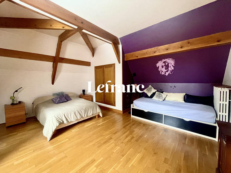 Maison - 217 m² - 10 pièces