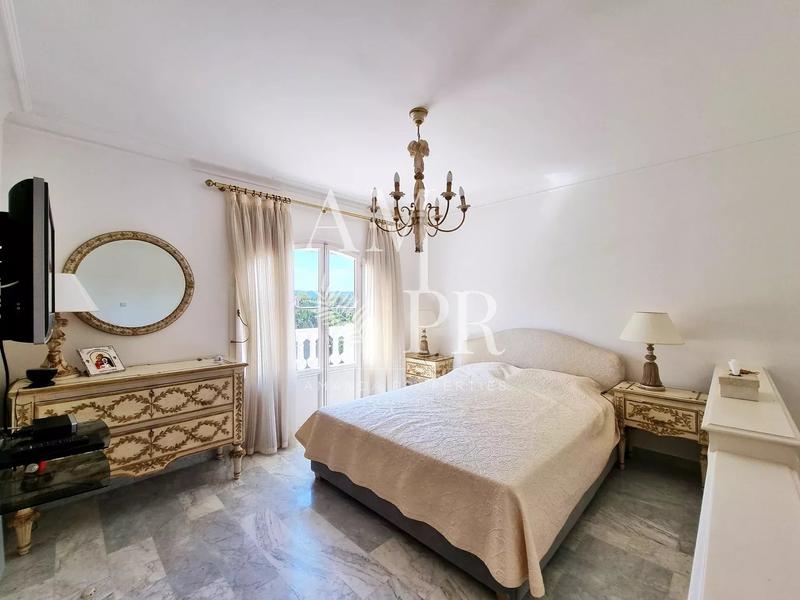 Propriété - 374 m² - 12 pièces