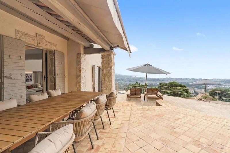 Maison - 307 m² - 7 pièces