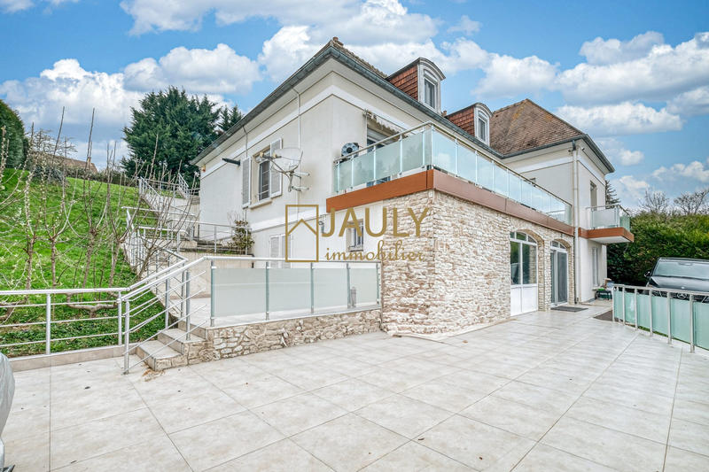 Maison - 340 m² - 10 pièces