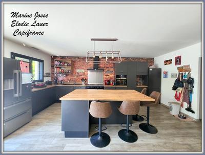 Maison - 185 m² - 8 pièces