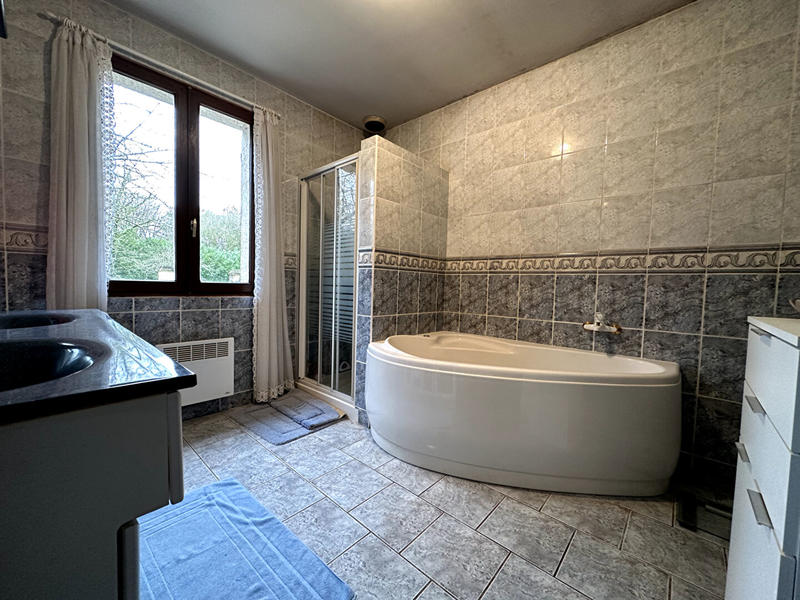 Maison - 221 m² - 8 pièces