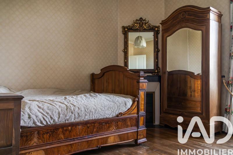 Maison - 247 m² - 8 pièces