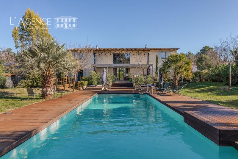 Maison contemporaine - 249 m² - 5 pièces