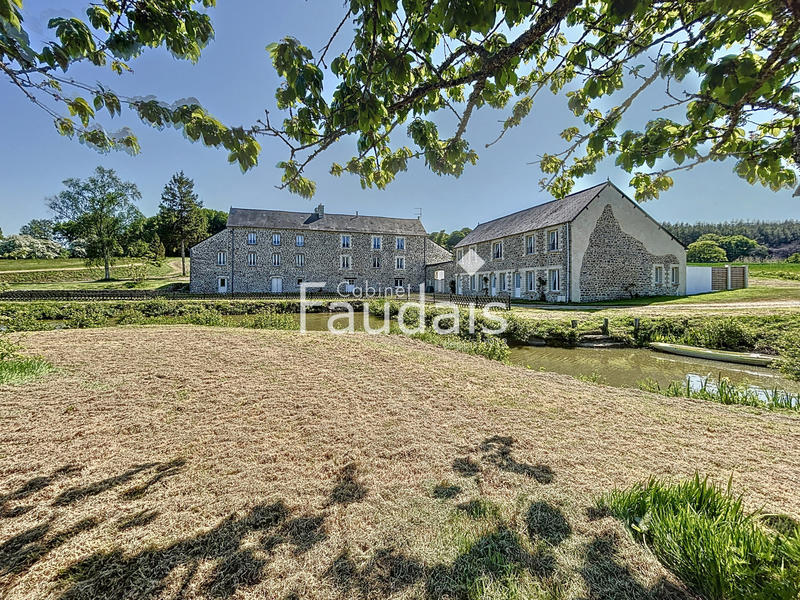 Propriété - 598 m² - 23 pièces