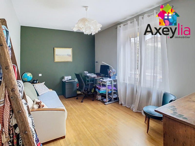 Maison - 303 m² - 10 pièces