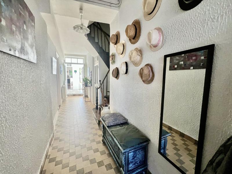 Maison jumelée - 240 m² - 11 pièces