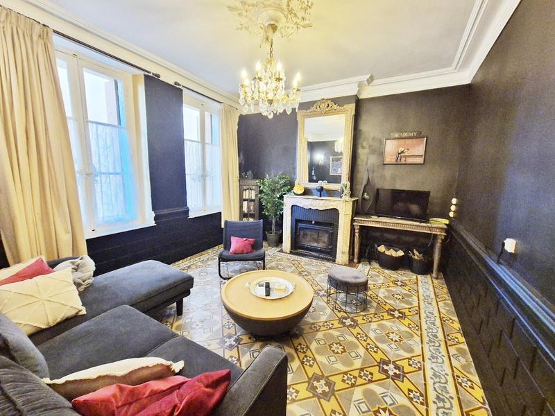 Maison - 200 m² - 6 pièces