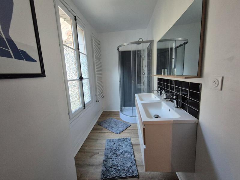 Maison - 330 m² - 11 pièces