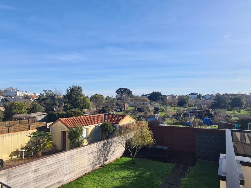 Maison - 210 m² - 6 pièces