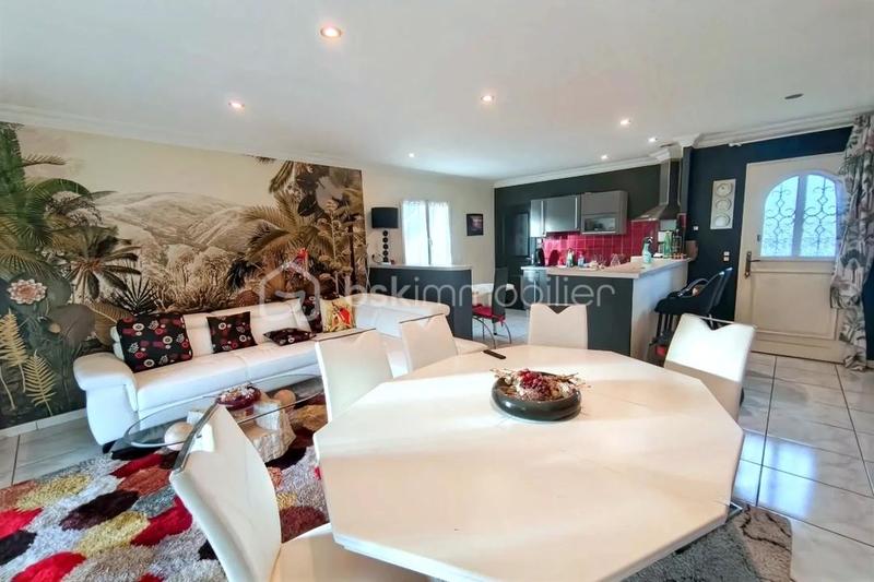 Maison - 90 m² - 5 pièces